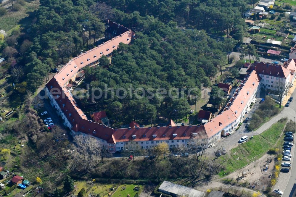 Aerial photograph Brandenburg an der Havel - Residential area of the multi-family house settlement Am Hang in Brandenburg an der Havel in the state Brandenburg, Germany