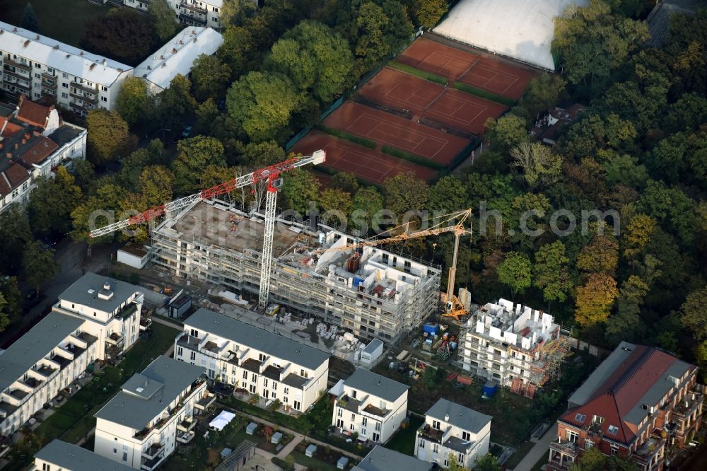 Aerial image Berlin - Residential area of a multi-family house settlement Hannemannstrasse - Riesestrasse destrict Neukoelln in Berlin