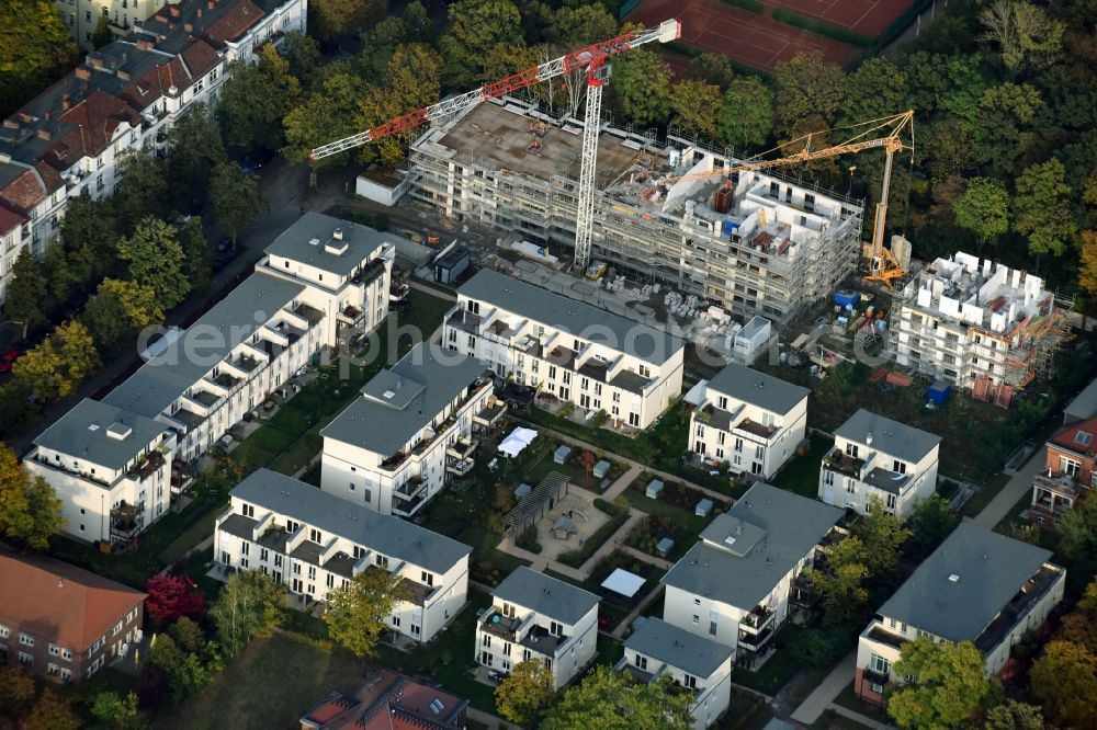 Aerial photograph Berlin - Residential area of a multi-family house settlement Hannemannstrasse - Riesestrasse destrict Neukoelln in Berlin