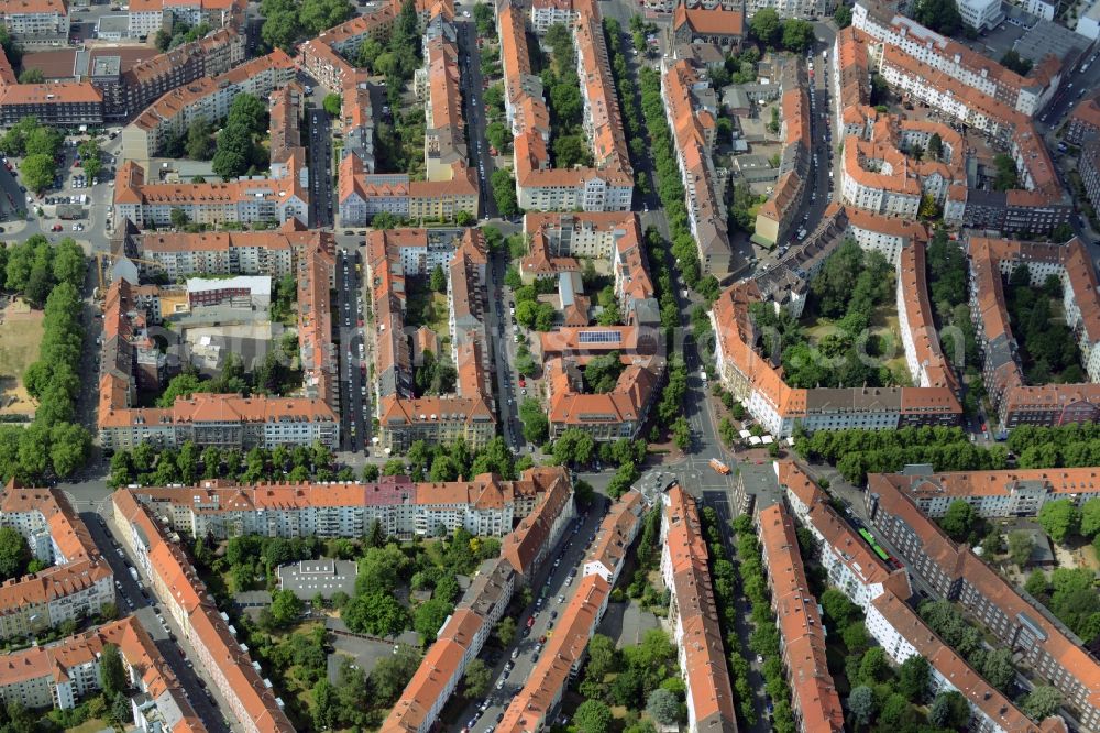 Hannover from the bird's eye view: Roof and wall structures in residential area of a multi-family house settlement Suedstadt in Hannover in the state Lower Saxony