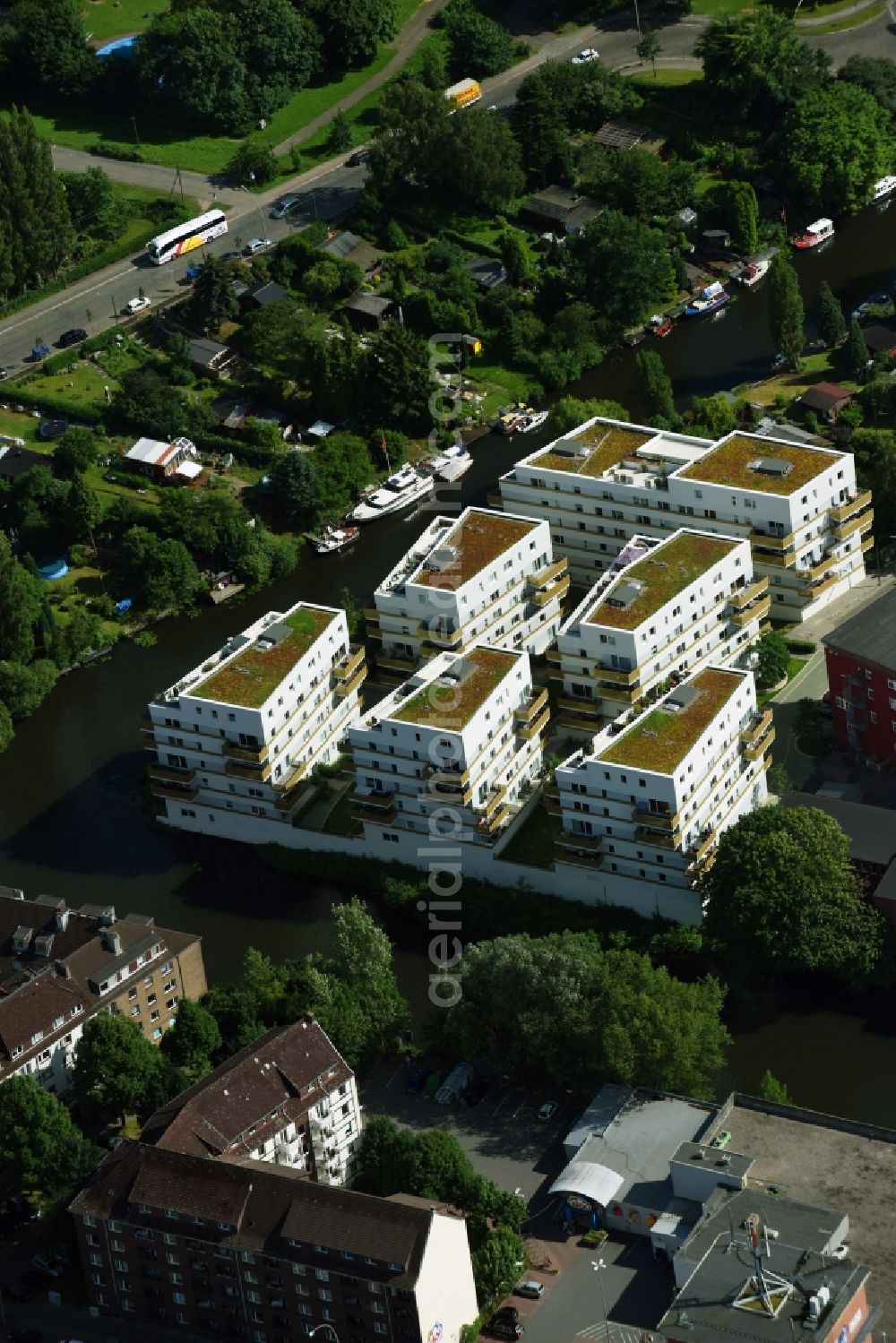 Aerial image Hamburg - Residential area of the multi-family house settlement Hansaterrassen between Wendenstrasse and Rueckerskanal in Hamburg, Germany