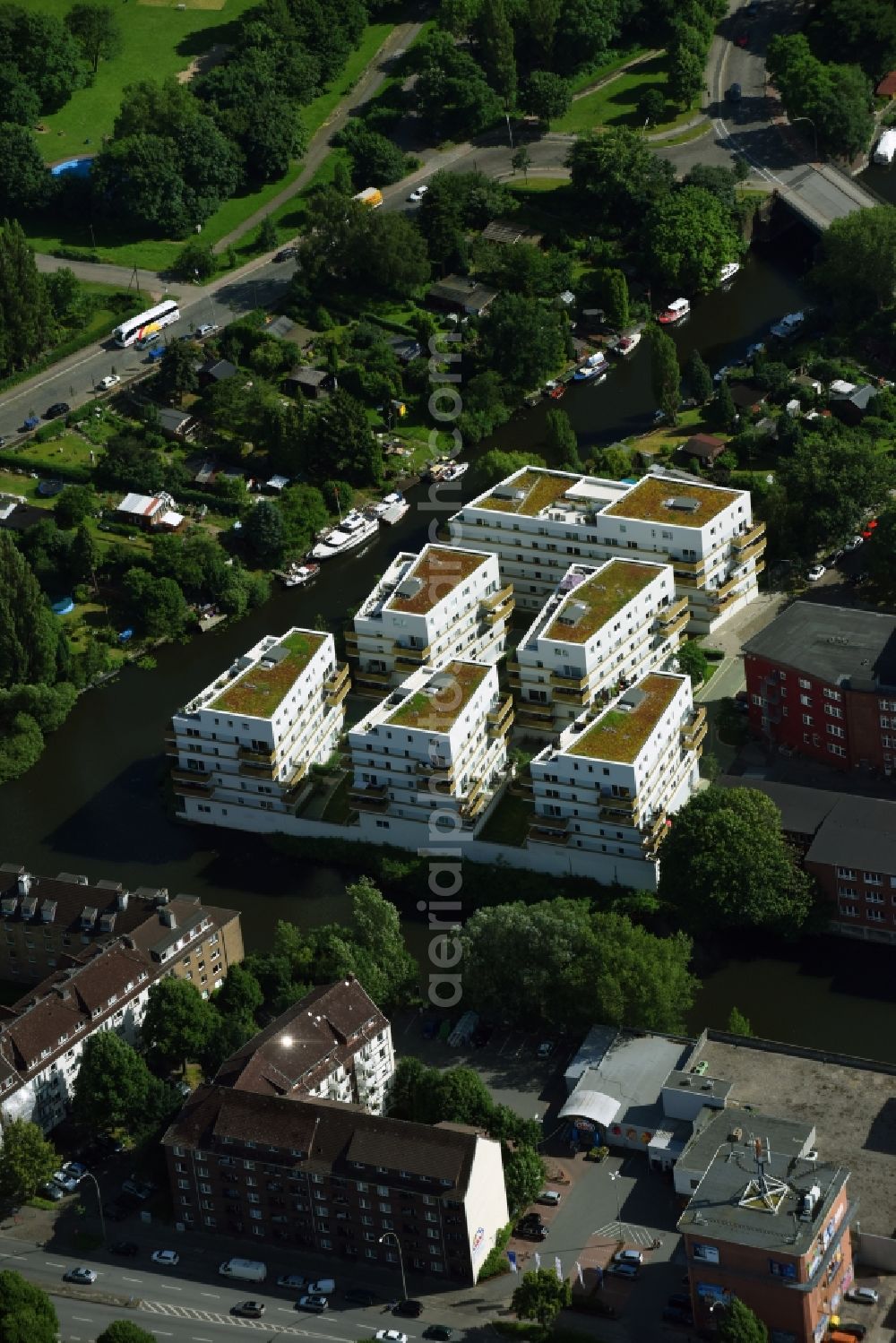 Aerial photograph Hamburg - Residential area of the multi-family house settlement Hansaterrassen between Wendenstrasse and Rueckerskanal in Hamburg, Germany