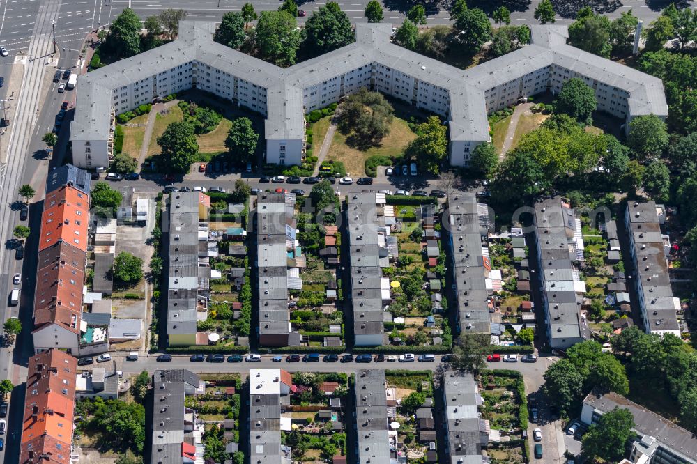 Aerial photograph Bremen - Residential area of the multi-family house settlement on of Hansestrasse and on Johann-Bornemacher-Strasse in the district Westend in Bremen, Germany