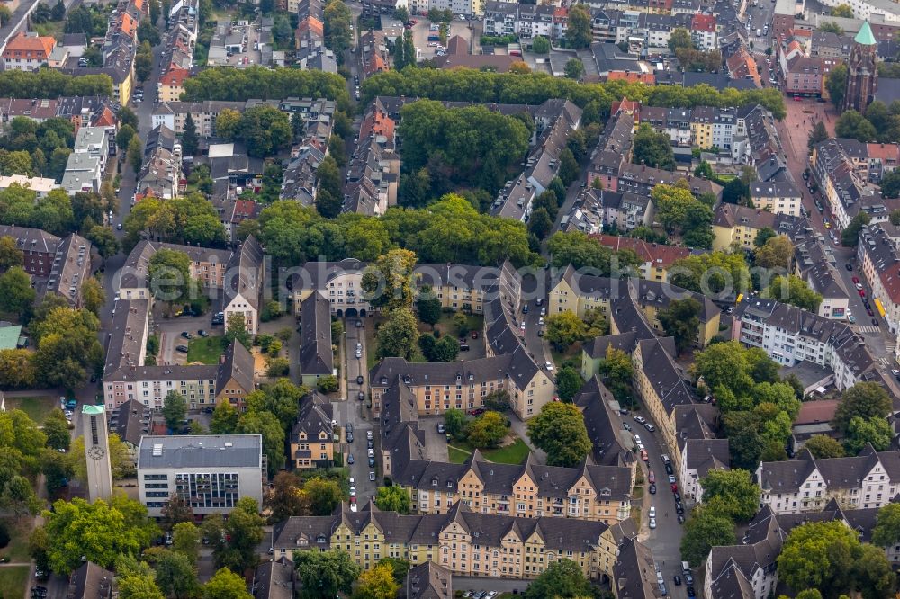 Essen from the bird's eye view: Residential area of the multi-family house settlement on Hartmannplatz in Essen in the state North Rhine-Westphalia, Germany