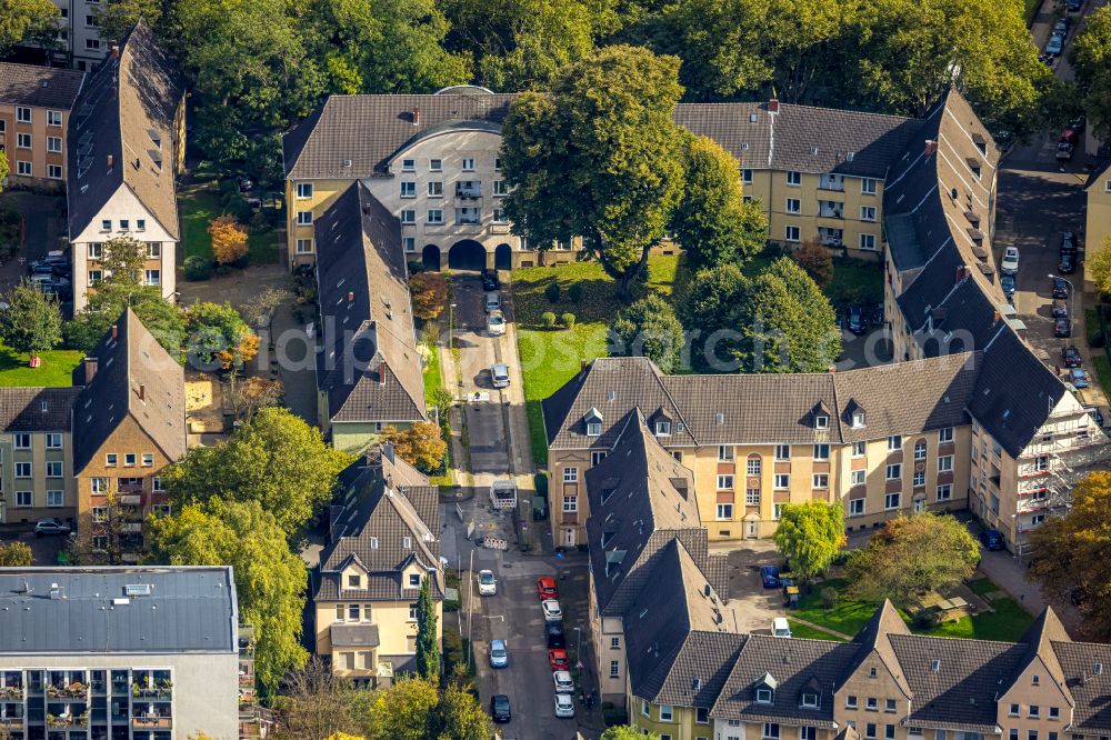 Aerial photograph Essen - Residential area of the multi-family house settlement on Hartmannplatz in Essen in the state North Rhine-Westphalia, Germany