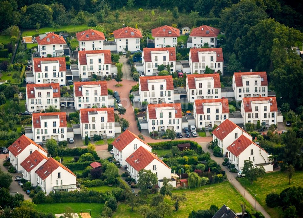 Aerial photograph Hattingen - Residential area of a multi-family house settlement at the street Wegmann Feld in Hattingen in the state North Rhine-Westphalia