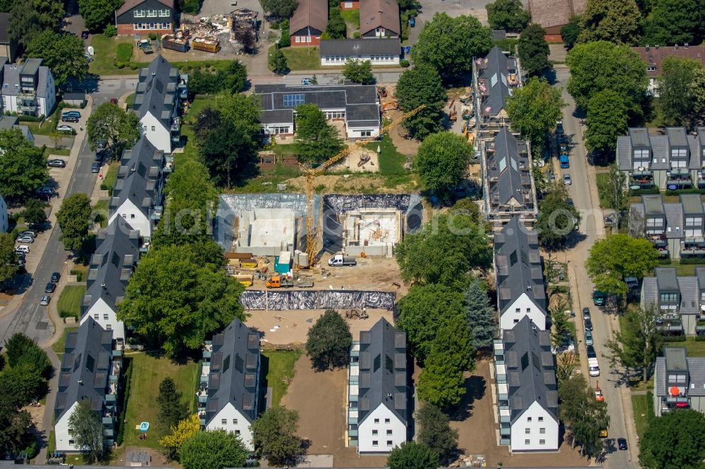 Aerial photograph Hattingen - Residential area of a multi-family house settlement at the Schiller road in Hattingen in the state North Rhine-Westphalia