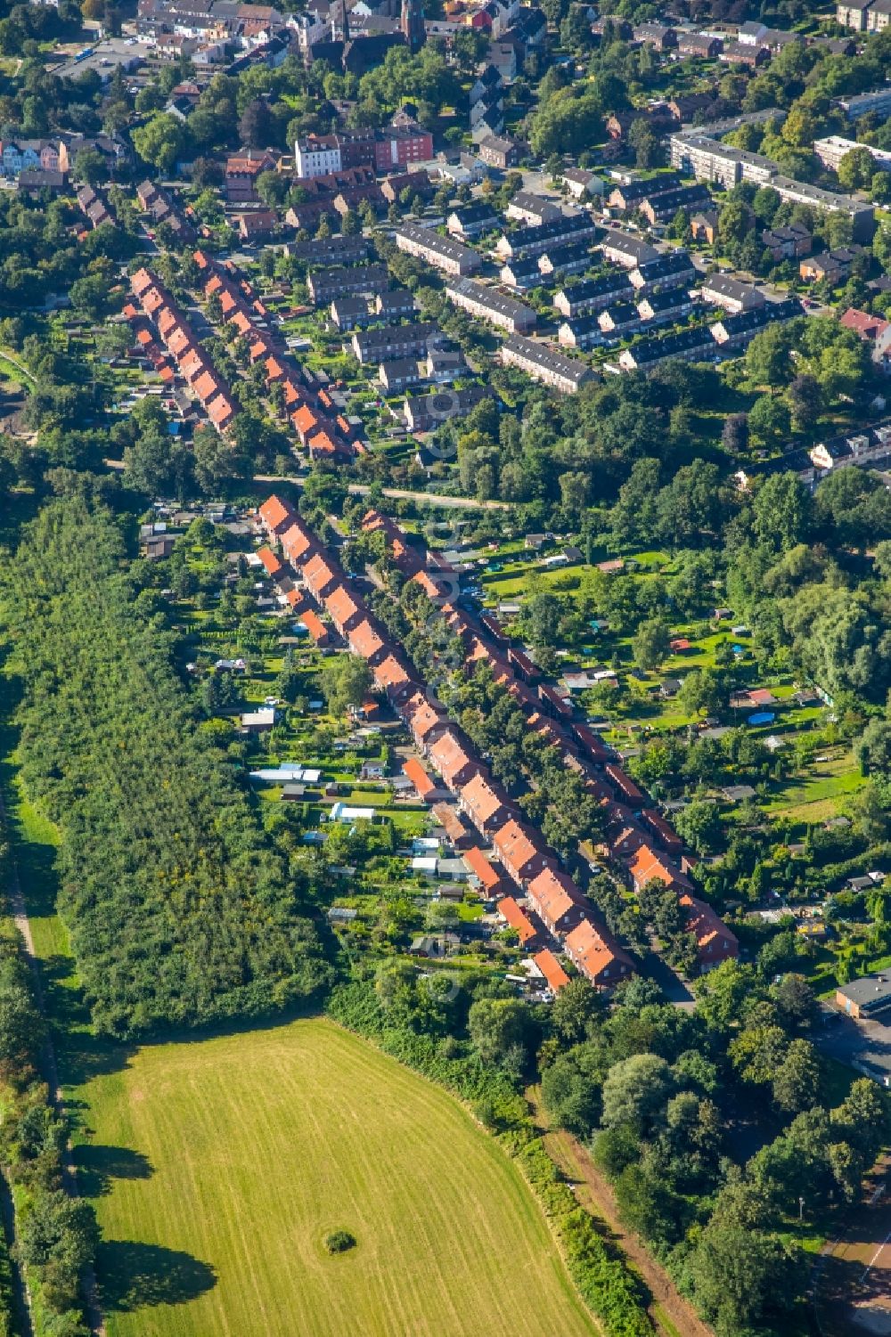 Aerial photograph Essen - Residential area of a multi-family house settlement Hegemannshof in Essen in the state North Rhine-Westphalia