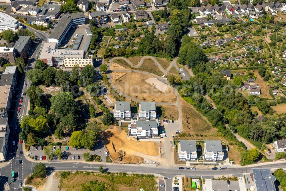 Heiligenhaus from the bird's eye view: Residential area of the multi-family house settlement on Kettwiger Strasse in Heiligenhaus in the state North Rhine-Westphalia, Germany