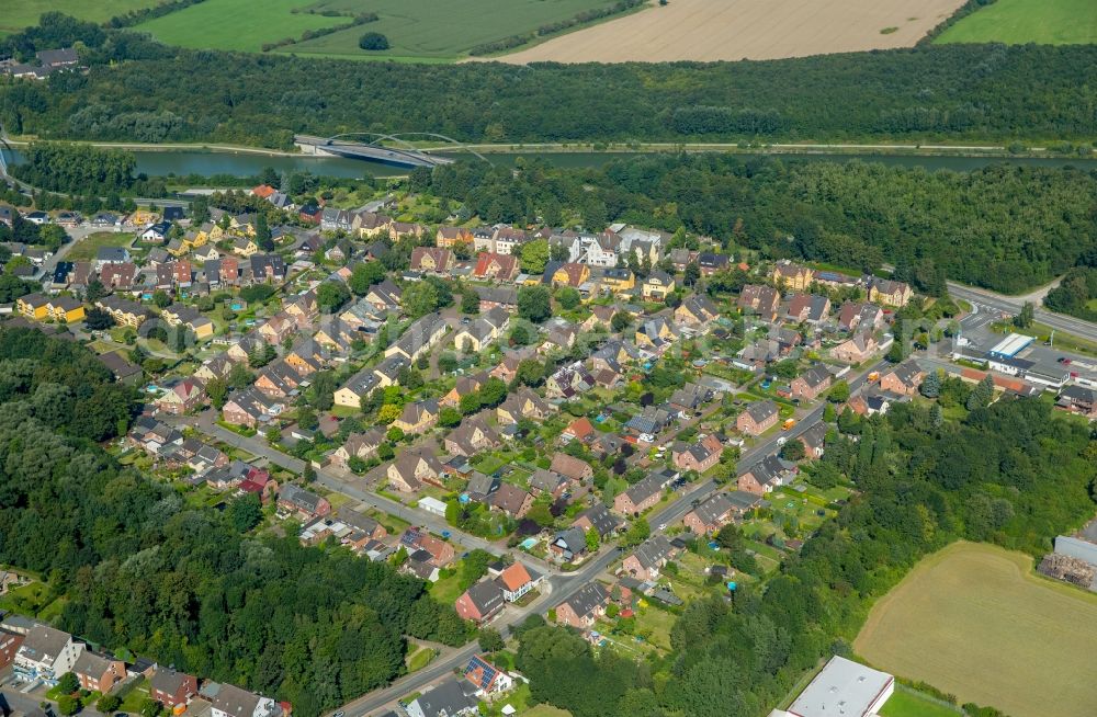 Aerial photograph Bergkamen - Residential area of a multi-family house settlement Hellweg in Bergkamen in the state North Rhine-Westphalia