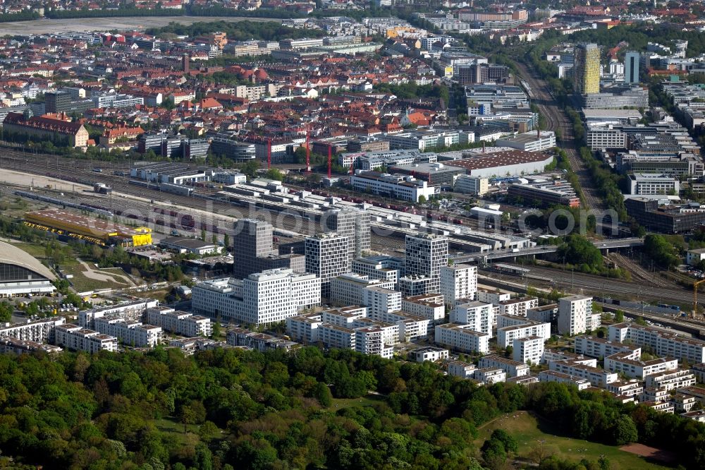 Aerial photograph München - Residential area of the multi-family house settlement Hirschgarten Forum on Friedenheimer bridge in the district Neuhausen-Nymphenburg in Munich in the state Bavaria, Germany