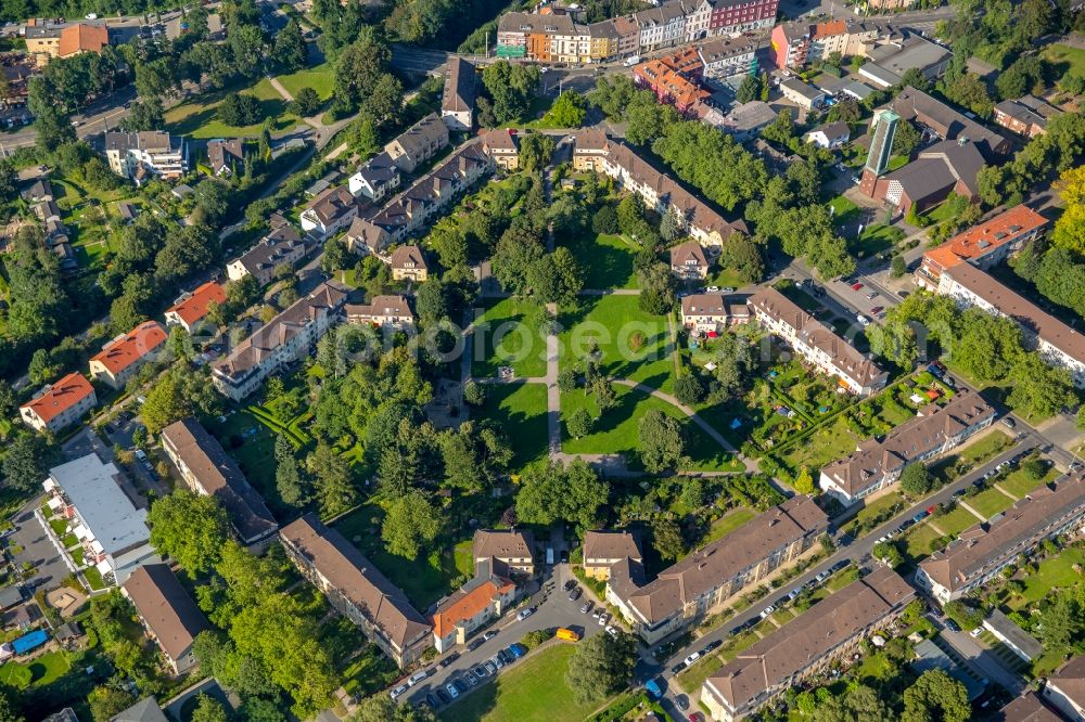 Essen from above - Residential area of the multi-family house settlement Hirtsiefersiedlung in Essen in the state North Rhine-Westphalia