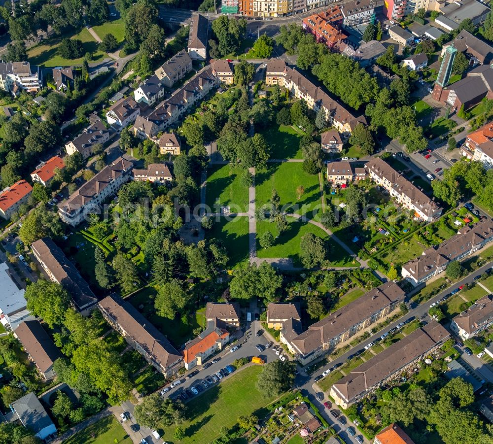 Aerial photograph Essen - Residential area of the multi-family house settlement Hirtsiefersiedlung in Essen in the state North Rhine-Westphalia