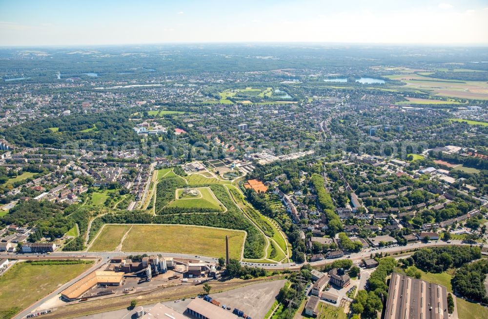 Duisburg from the bird's eye view: Residential area of the multi-family house settlement in Huettenheim in Duisburg in the state North Rhine-Westphalia