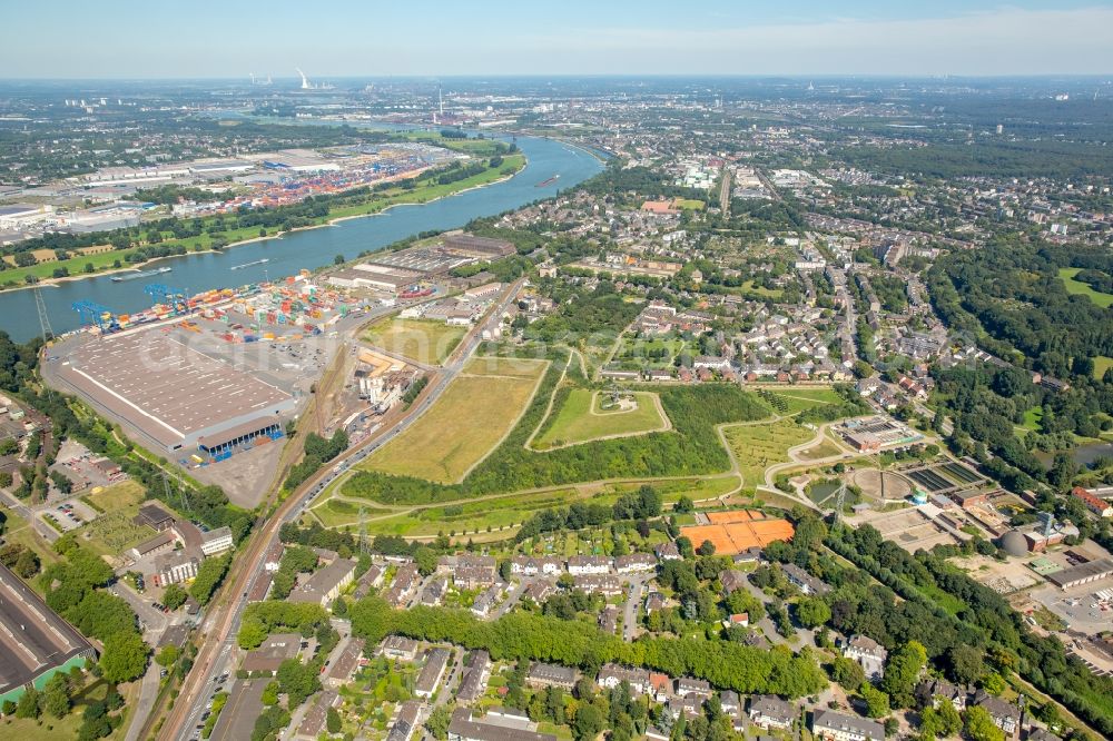 Duisburg from the bird's eye view: Residential area of the multi-family house settlement in Huettenheim in Duisburg in the state North Rhine-Westphalia