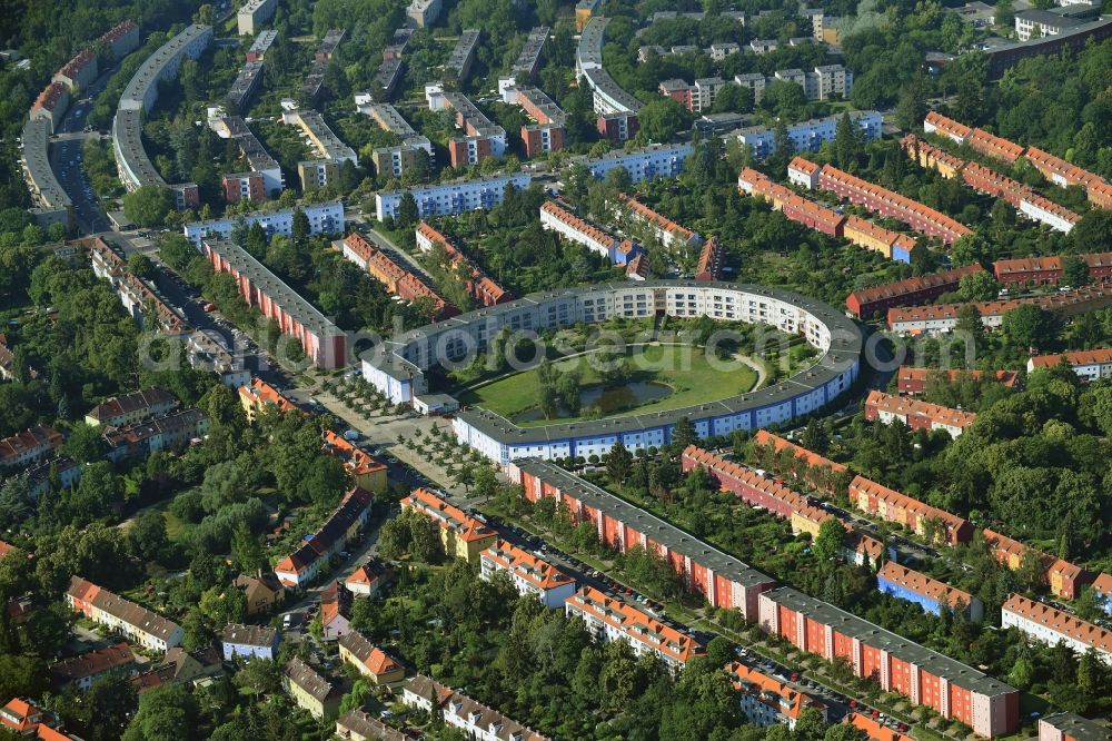 Berlin from the bird's eye view: Residential area of the multi-family house settlement Hufeisensiedlung on Lowise-Reuter-Ring - Fritz-Reuter-Allee in Berlin, Germany