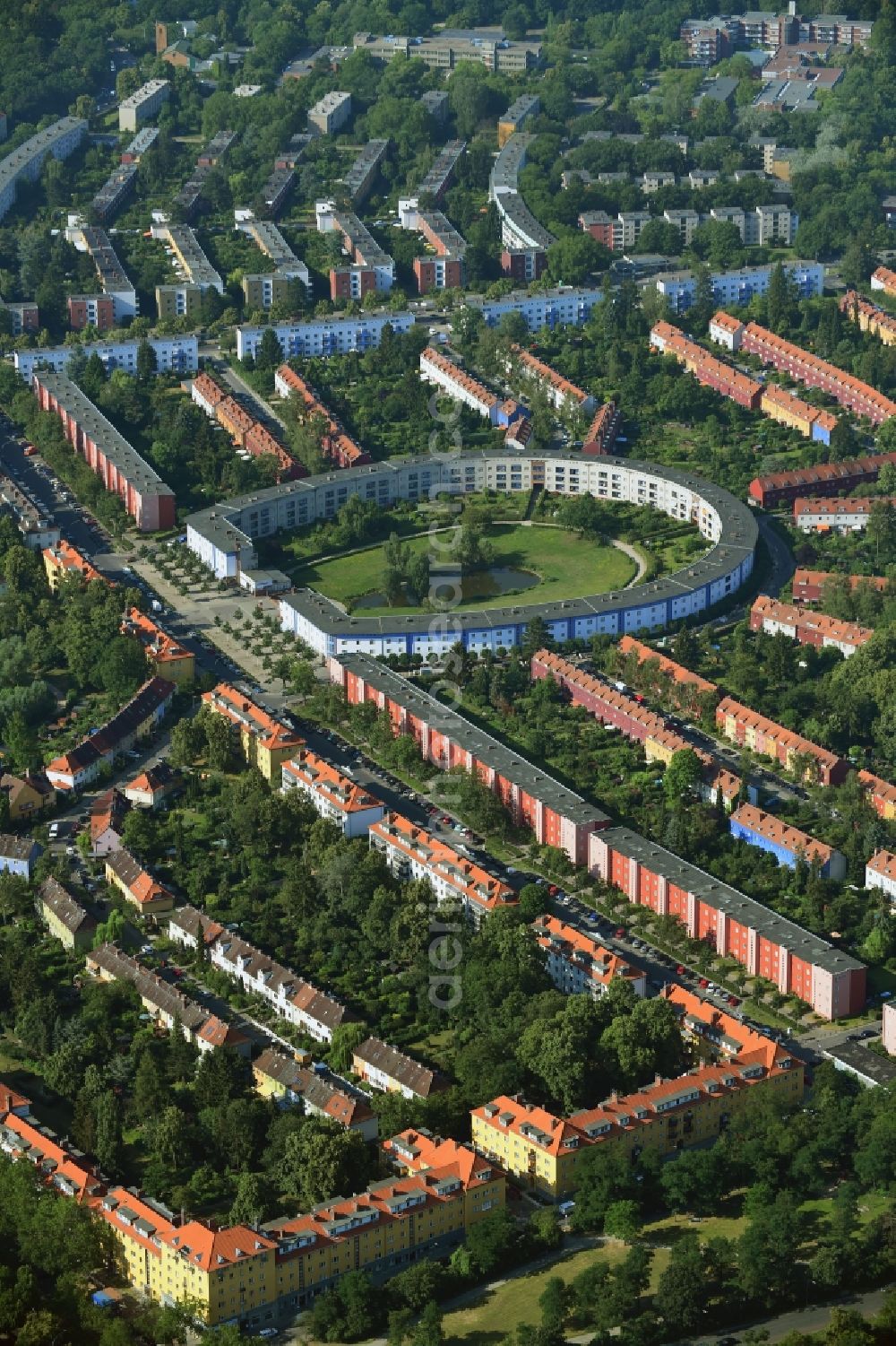 Aerial image Berlin - Residential area of the multi-family house settlement Hufeisensiedlung on Lowise-Reuter-Ring - Fritz-Reuter-Allee in Berlin, Germany