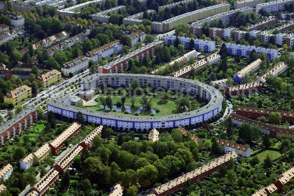 Aerial image Berlin - Residential area of the multi-family house settlement Hufeisensiedlung on Lowise-Reuter-Ring - Fritz-Reuter-Allee in Berlin, Germany