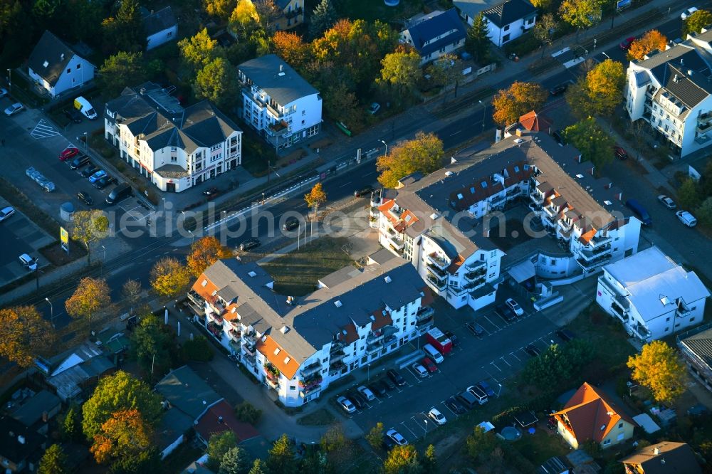 Berlin from the bird's eye view: Residential area of the multi-family house settlement on Hultschiner Donm in the district Mahlsdorf in Berlin, Germany