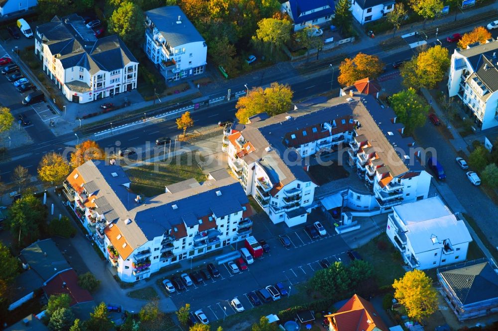 Aerial image Berlin - Residential area of the multi-family house settlement on Hultschiner Donm in the district Mahlsdorf in Berlin, Germany