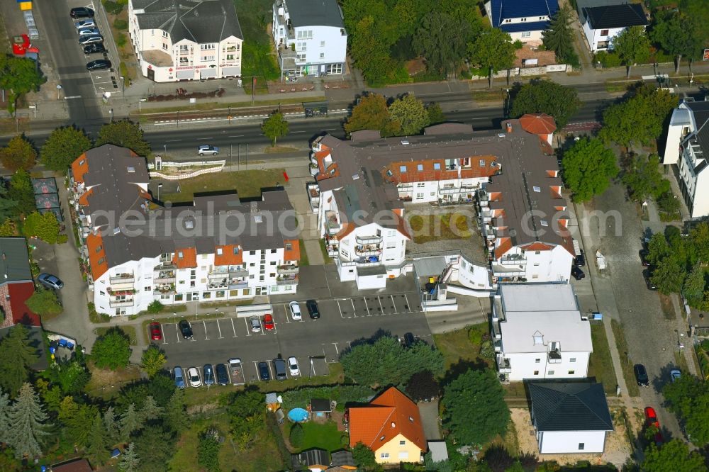 Berlin from the bird's eye view: Residential area of the multi-family house settlement on Hultschiner Donm in the district Mahlsdorf in Berlin, Germany