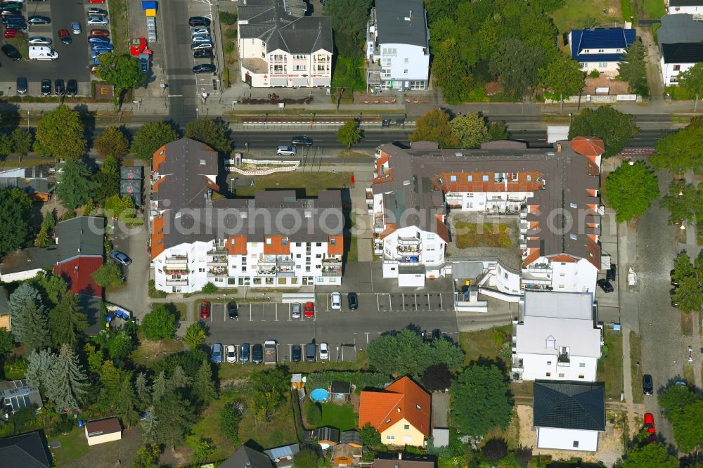 Aerial image Berlin - Residential area of the multi-family house settlement on Hultschiner Donm in the district Mahlsdorf in Berlin, Germany