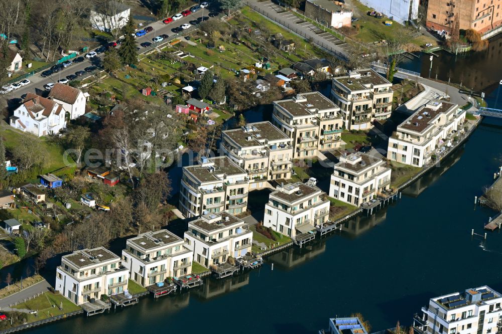 Berlin from the bird's eye view: Residential area of the multi-family house settlement auf of Humboldtinsel in the district Tegel in Berlin, Germany