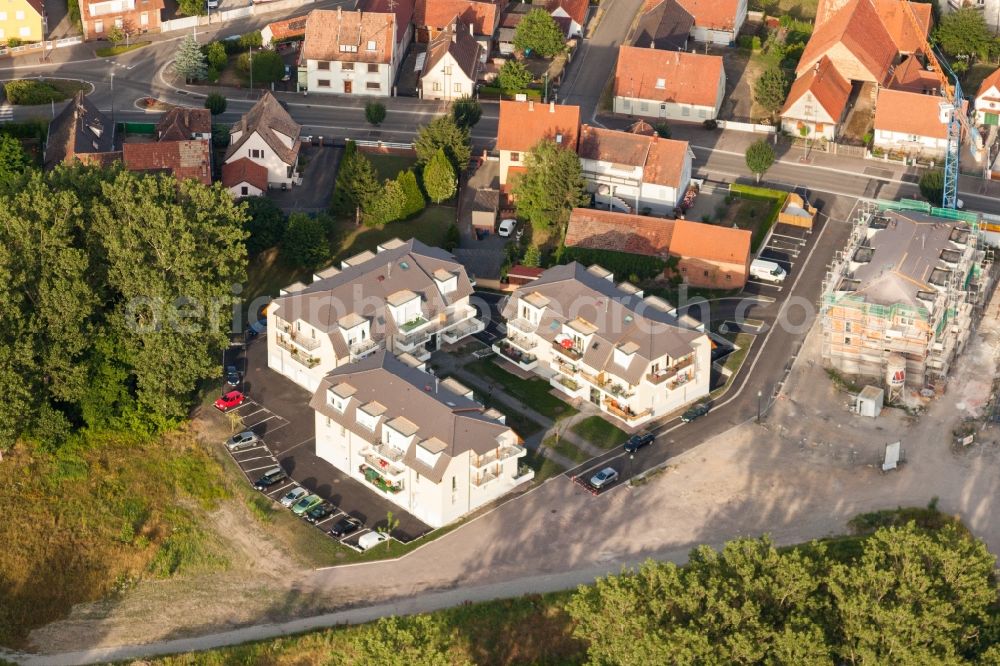 Aerial photograph Oberhoffen-sur-Moder - Residential area of the multi-family house settlement inpasse of Mirabelles in Oberhoffen-sur-Moder in Grand Est, France