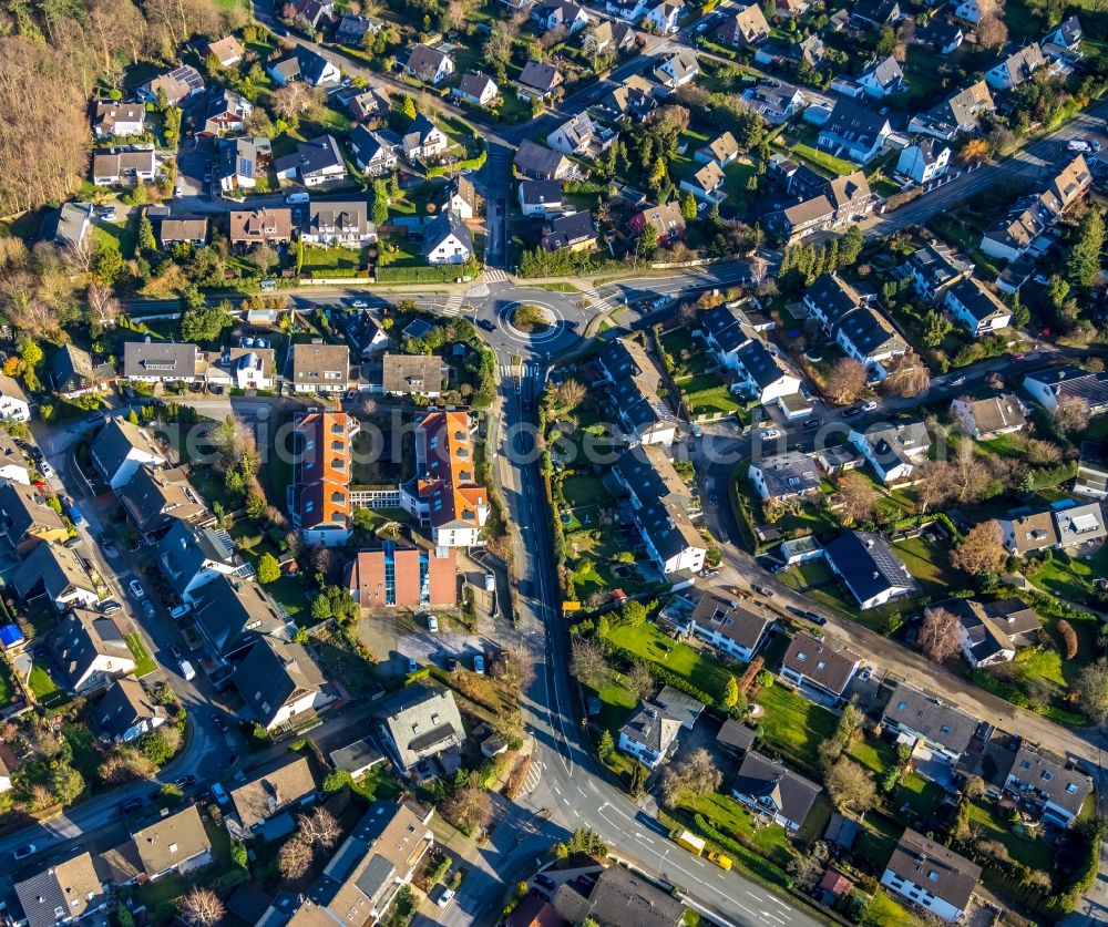 Aerial photograph Heiligenhaus - Residential area of the multi-family house settlement Isenbuegeler Strasse - Geranienweg in the district Laupendahl in Heiligenhaus in the state North Rhine-Westphalia, Germany