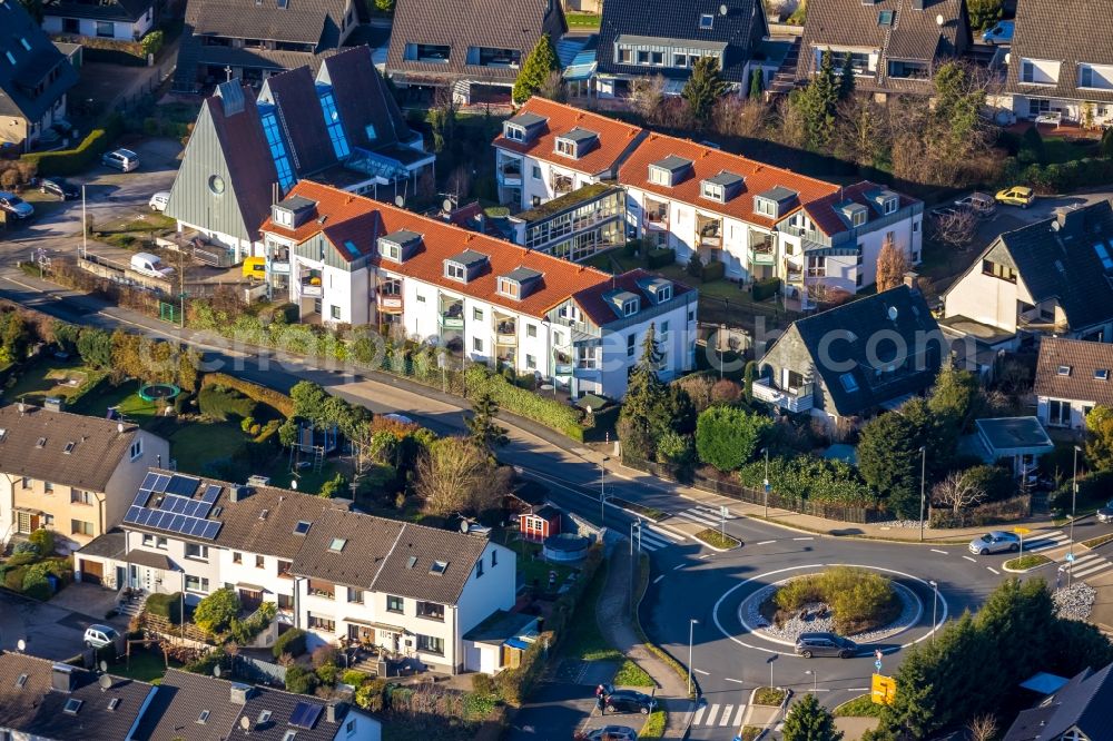 Aerial photograph Heiligenhaus - Residential area of the multi-family house settlement Isenbuegeler Strasse - Geranienweg in the district Laupendahl in Heiligenhaus in the state North Rhine-Westphalia, Germany