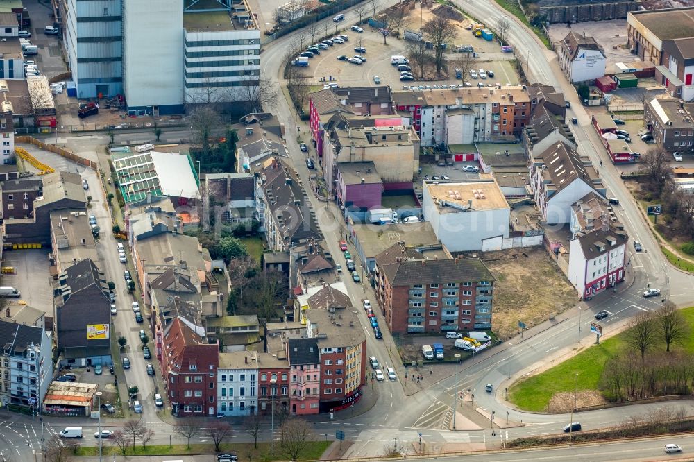 Aerial image Duisburg - Residential area of the multi-family house settlement Juliusstrasse - Plessingstrasse - Charlottenstrasse in the district Altstadt in Duisburg in the state North Rhine-Westphalia