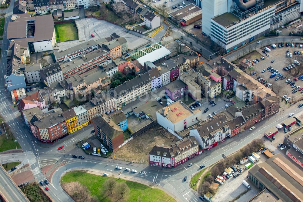 Duisburg from above - Residential area of the multi-family house settlement Juliusstrasse - Plessingstrasse - Charlottenstrasse in the district Altstadt in Duisburg in the state North Rhine-Westphalia