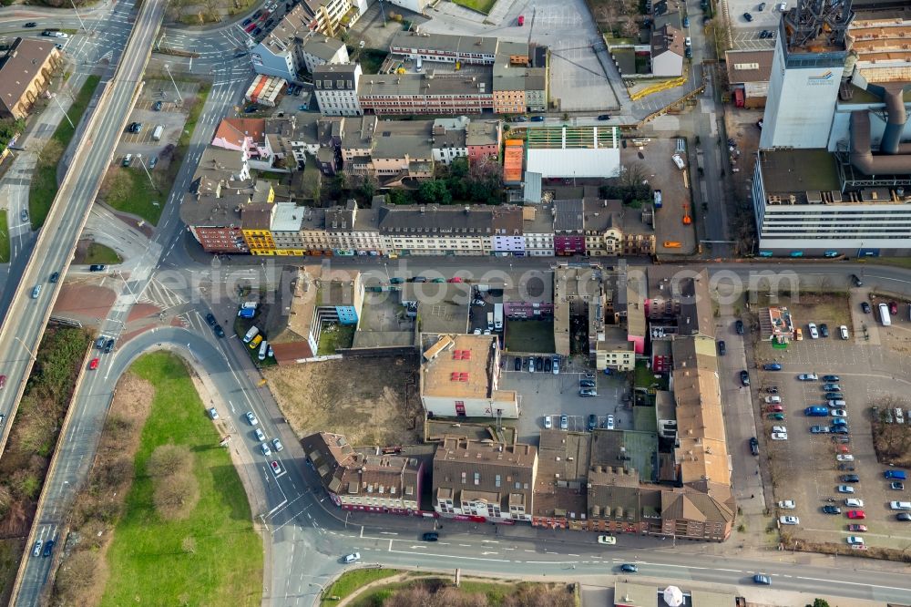 Duisburg from the bird's eye view: Residential area of the multi-family house settlement Juliusstrasse - Plessingstrasse - Charlottenstrasse in the district Altstadt in Duisburg in the state North Rhine-Westphalia