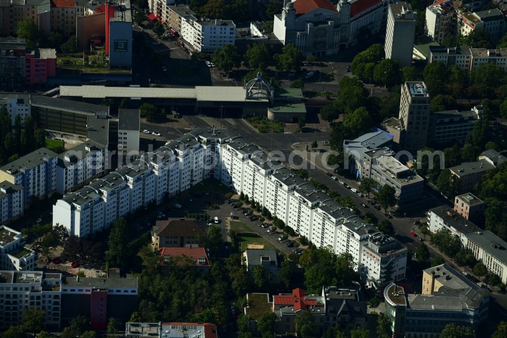 Aerial image Berlin - Residential area of the multi-family house settlement on Karl-Heinrich-Ulrichs-Strasse - Nollendorfplatz - Else-Lasker-Schueler-Strasse in the district Tempelhof-Schoeneberg in Berlin, Germany