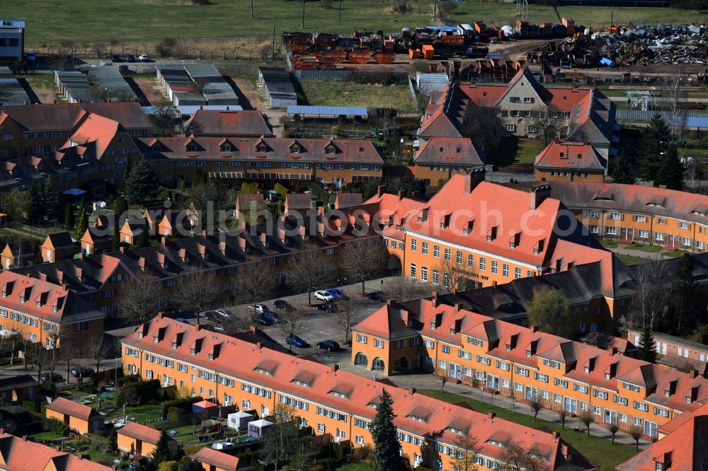 Aerial photograph Piesteritz - Residential area of a multi-family house settlement Karl-Liebknecht-Platz in Piesteritz in the state Saxony-Anhalt