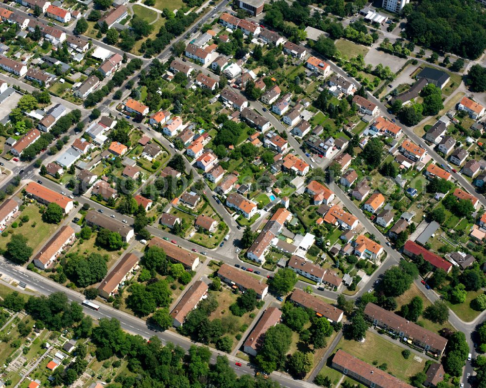 Karlsruhe from the bird's eye view: Residential area of the multi-family house settlement on street Kropsburgweg in the district Nordweststadt in Karlsruhe in the state Baden-Wuerttemberg, Germany