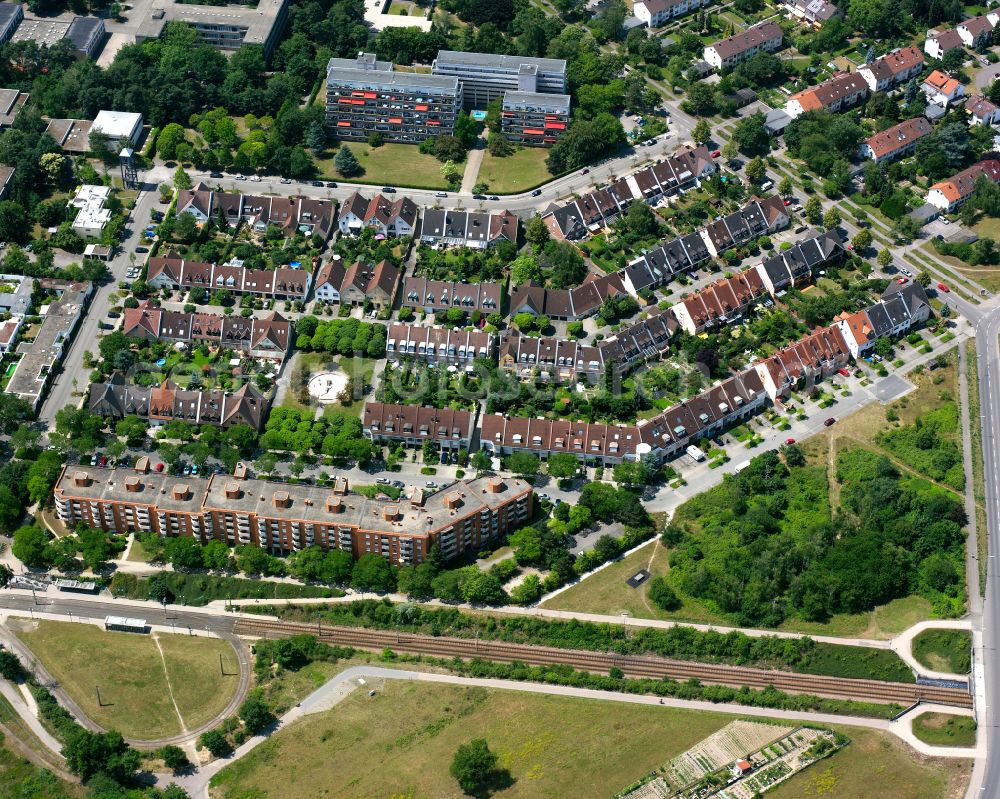 Aerial image Karlsruhe - Residential area of the multi-family house settlement on street Josef-Schmitt-Strasse in the district Nordweststadt in Karlsruhe in the state Baden-Wuerttemberg, Germany