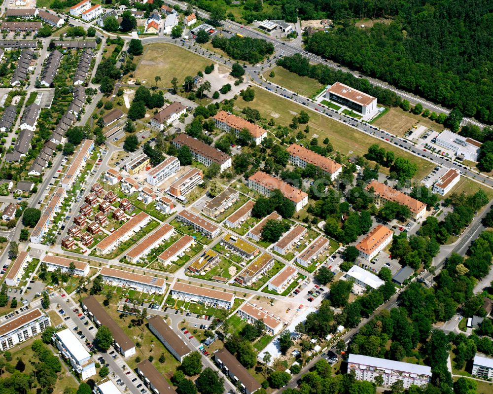 Karlsruhe from the bird's eye view: Residential area of the multi-family house settlement on street Indianaring in Karlsruhe in the state Baden-Wuerttemberg, Germany