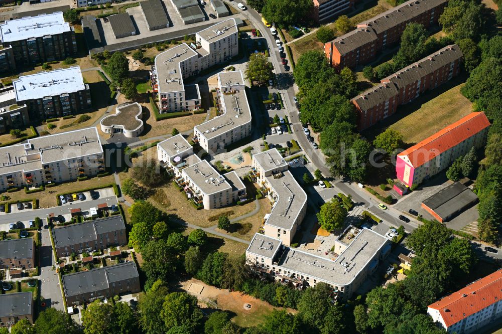 Kücknitz from the bird's eye view: Residential area of the multi-family house settlement on street Tilsitstrasse in the district Dummersdorf in Kuecknitz at the baltic sea coast in the state Schleswig-Holstein, Germany