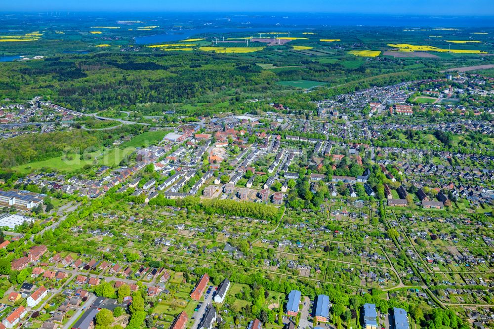 Lübeck from above - Residential area of the multi-family house settlement on street Tannenbergstrasse in the district Dummersdorf in Kuecknitz at the baltic sea coast in the state Schleswig-Holstein, Germany