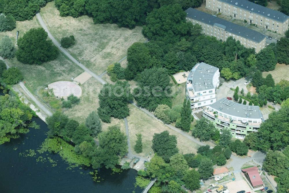 Aerial image Potsdam - Residential area of the multi-family house settlement Kiewitt 21 Auf dem Kiewitt in Potsdam in the state Brandenburg, Germany