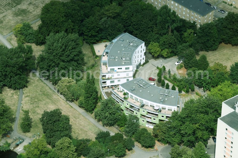 Aerial photograph Potsdam - Residential area of the multi-family house settlement Kiewitt 21 Auf dem Kiewitt in Potsdam in the state Brandenburg, Germany