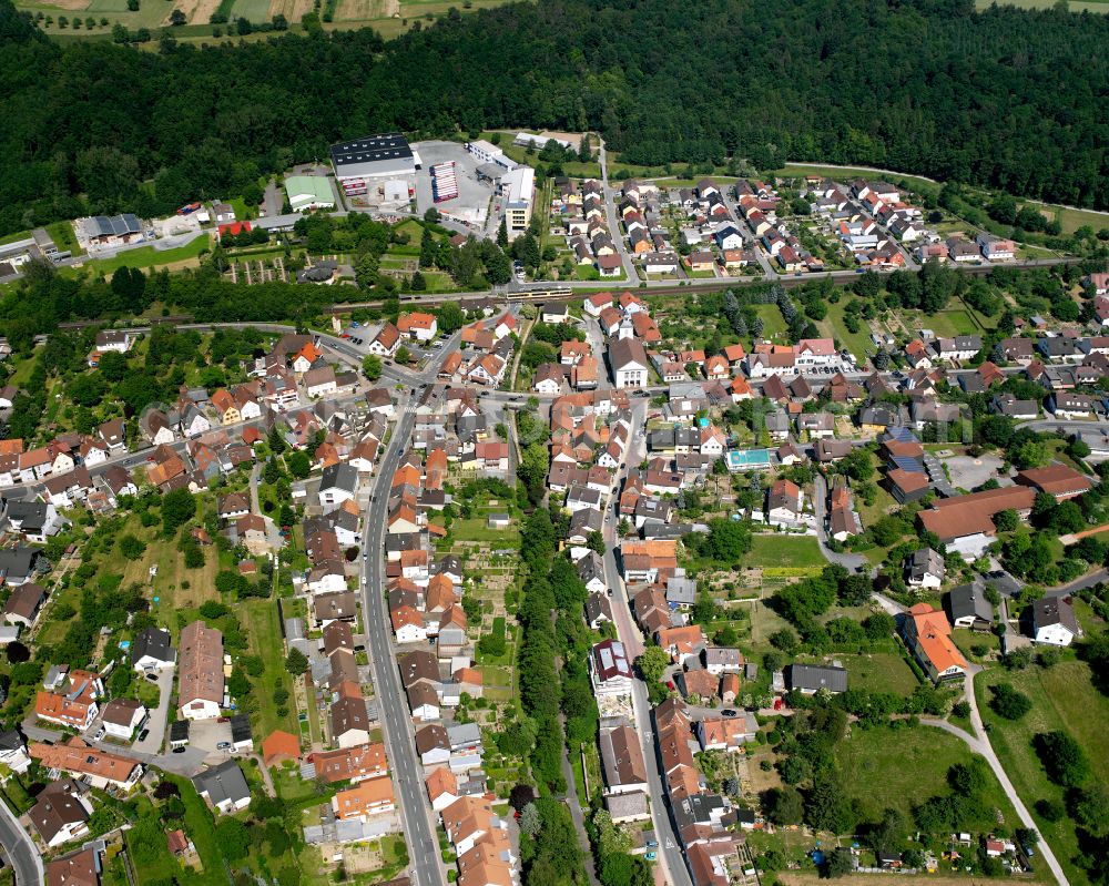 Kleinsteinbach from the bird's eye view: Residential area of the multi-family house settlement in Kleinsteinbach in the state Baden-Wuerttemberg, Germany