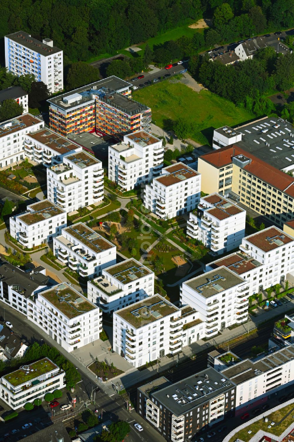 Aerial image Köln - Residential area of the multi-family house settlement on street Konrad-Adenauer-Strasse - Friedrich-Ebert-Strasse in the district Rodenkirchen in Cologne in the state North Rhine-Westphalia, Germany