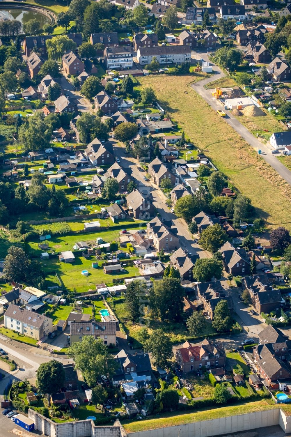 Aerial photograph Bottrop - Residential area of a multi-family house settlement Kolonie Ebel in Bottrop in the state North Rhine-Westphalia