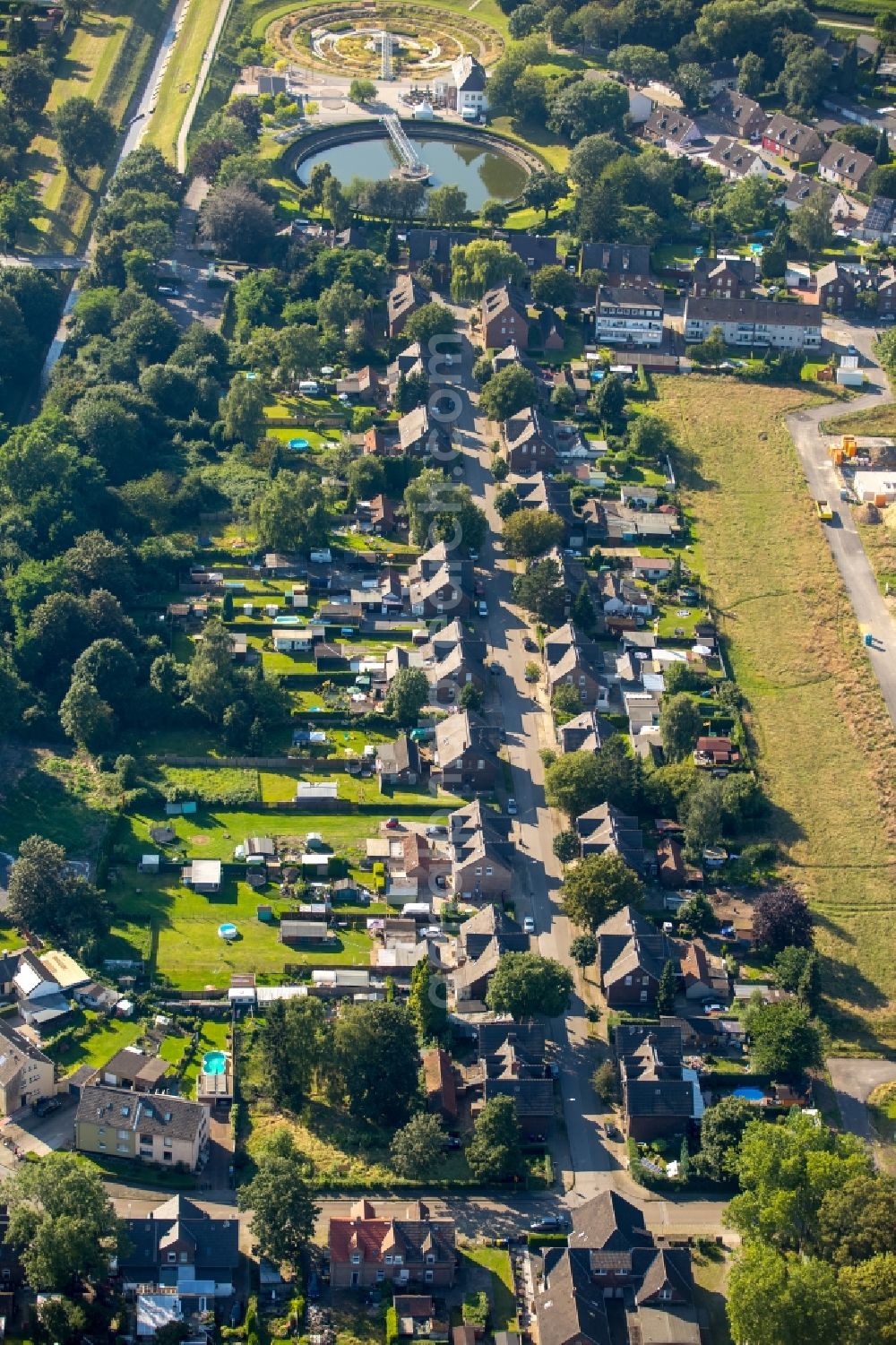 Bottrop from above - Residential area of a multi-family house settlement Kolonie Ebel in Bottrop in the state North Rhine-Westphalia