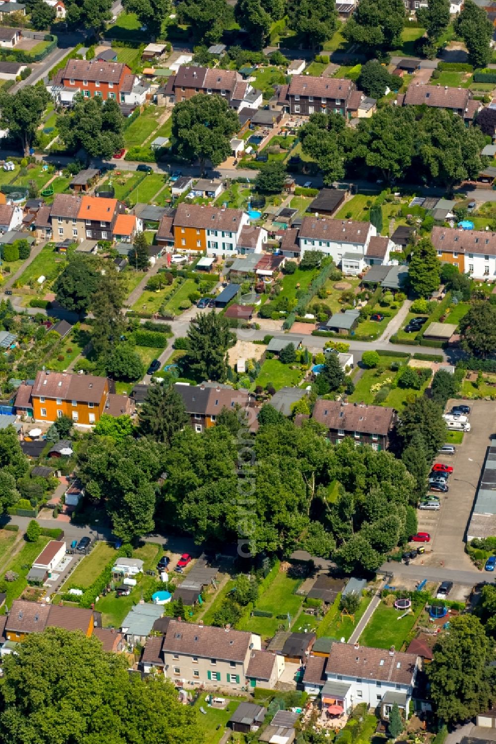 Aerial photograph Bochum - Residential area of a multi-family house settlement Kolonie Hannover in Bochum in the state North Rhine-Westphalia