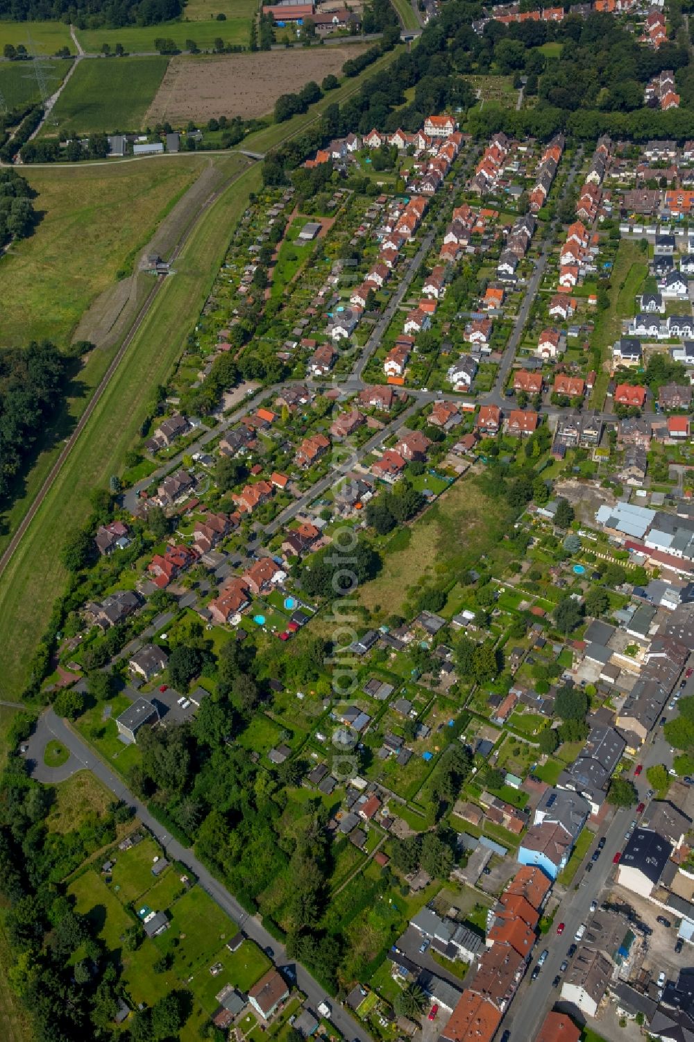 Aerial image Herne - Residential area of the multi-family house settlement colony Koenigsgrube at the Hannoverstrasse in Herne in the state North Rhine-Westphalia