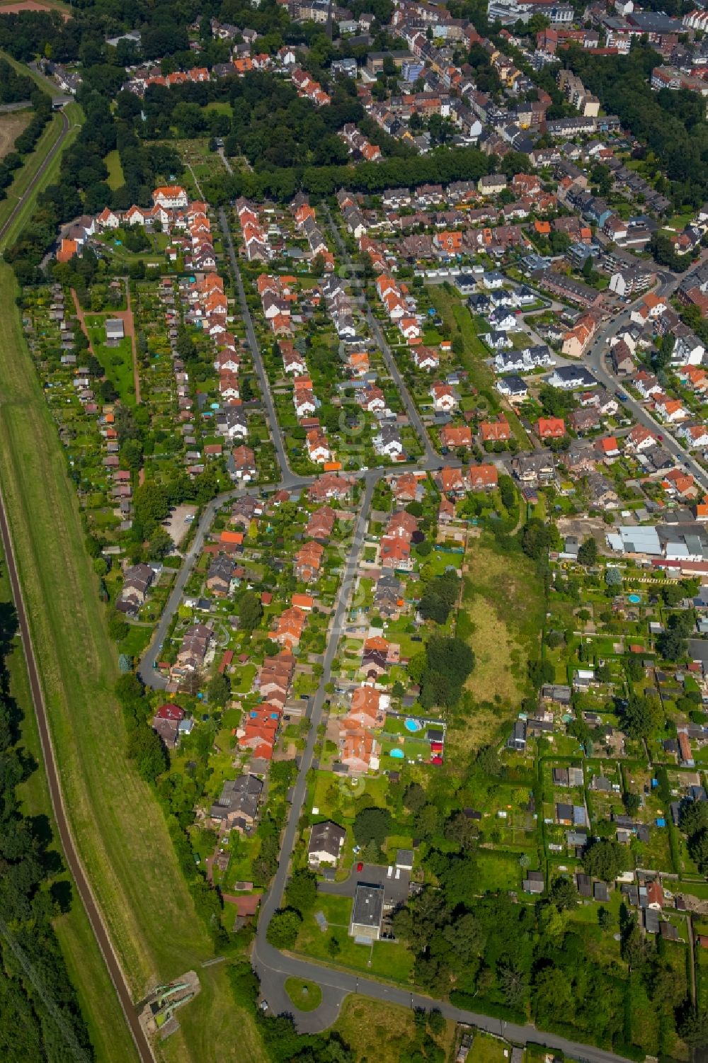 Herne from the bird's eye view: Residential area of the multi-family house settlement colony Koenigsgrube at the Hannoverstrasse in Herne in the state North Rhine-Westphalia