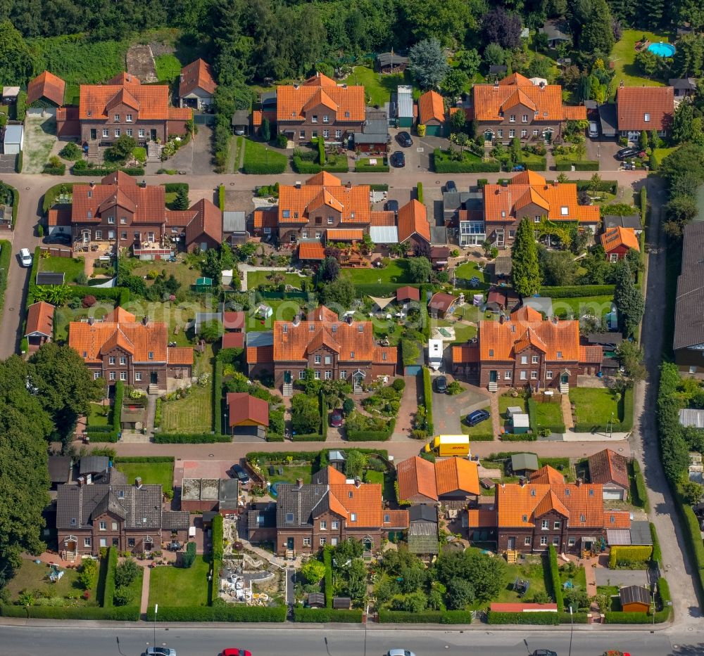 Aerial photograph Herne - Residential area of the multi-family house settlement colony Koenigsgrube at the Hannoverstrasse in Herne in the state North Rhine-Westphalia